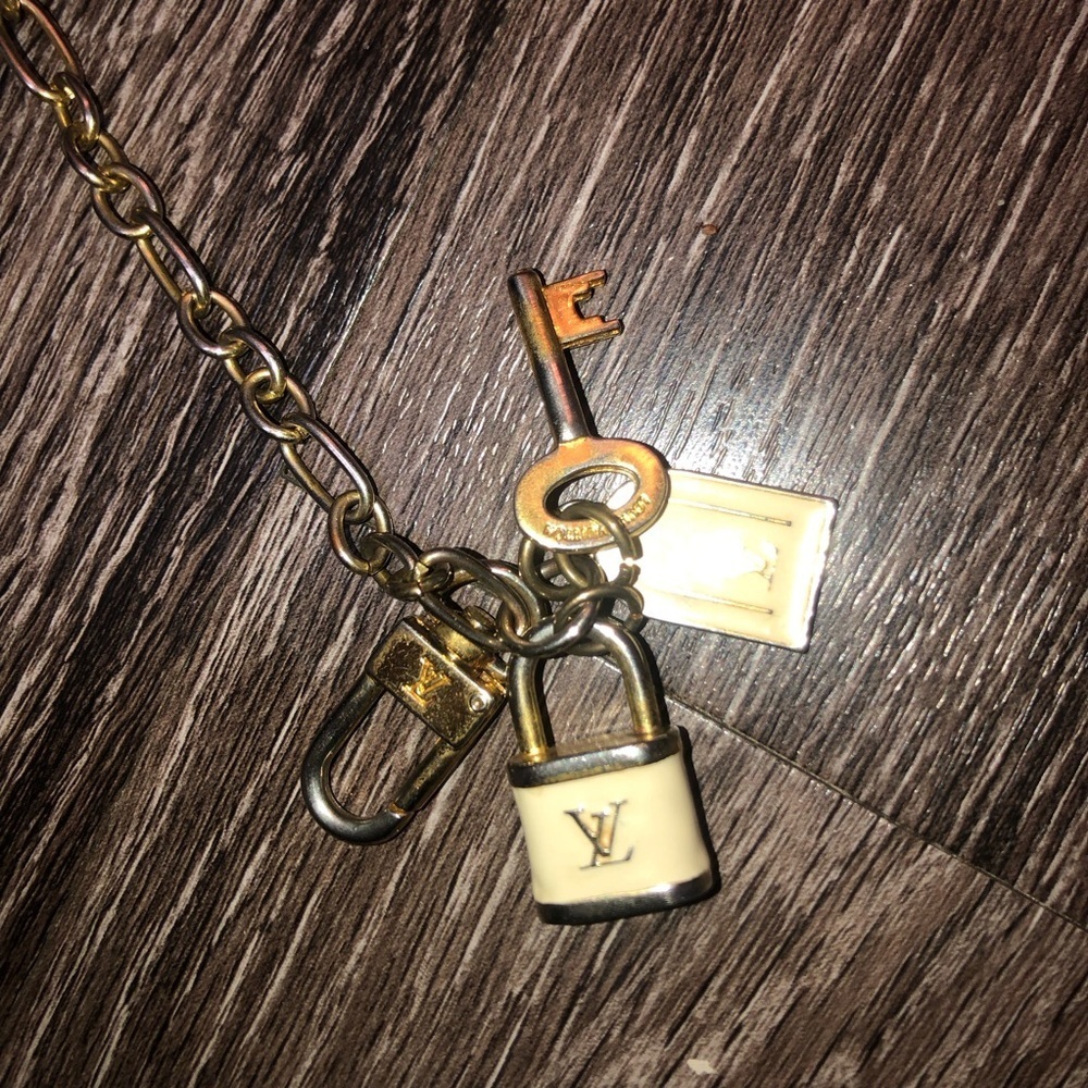 RARE VINTAGE Louis Vuitton Vernis Heart Coin Purse - Triple Lock Charms - Picture 10 of 16
